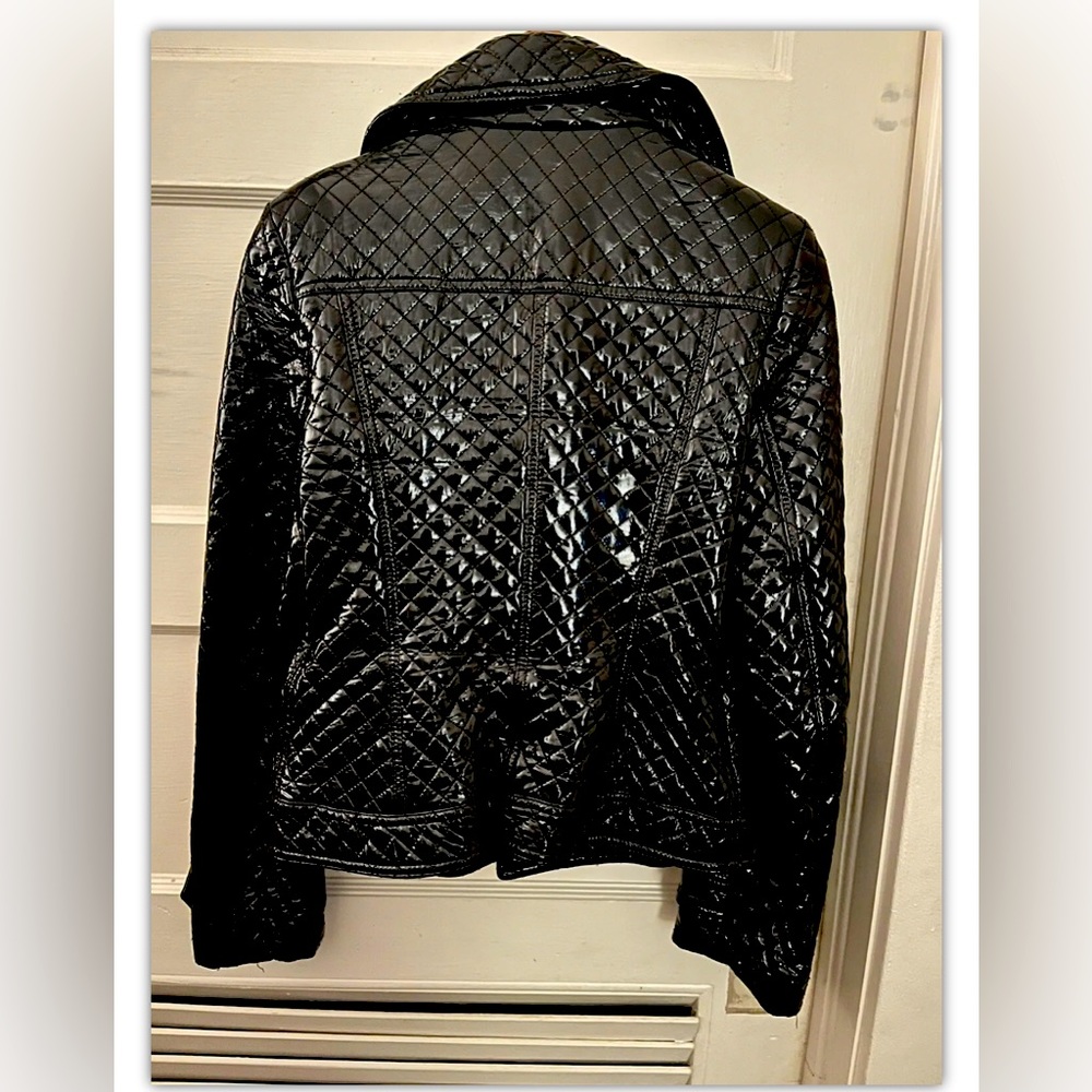 Burberry faux leather jacket. Used but in perfect condition. Size 6 (usa).